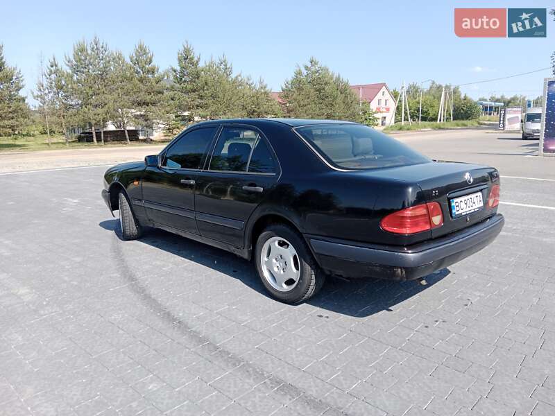 Седан Mercedes-Benz E-Class 1996 в Самборі
