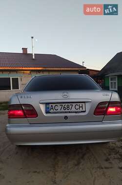 Седан Mercedes-Benz E-Class 2000 в 