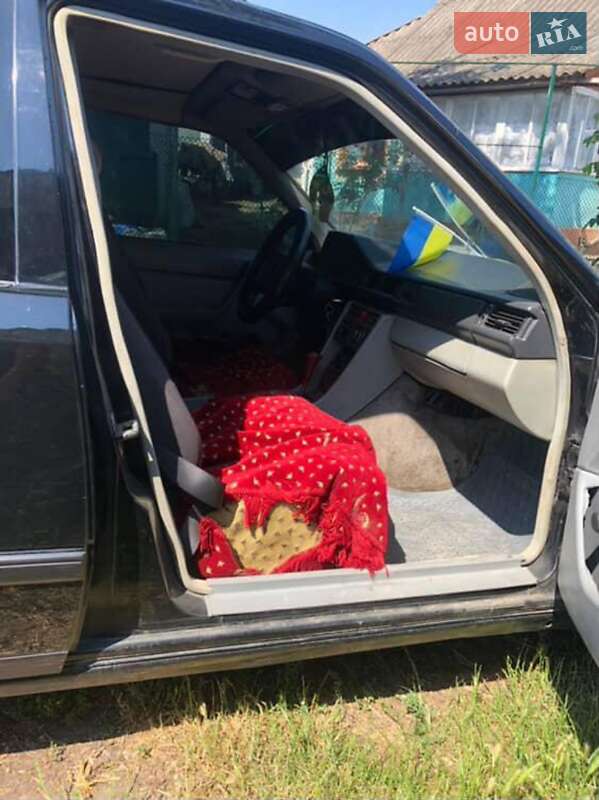 Хетчбек Mercedes-Benz E-Class 1986 в Могилів-Подільському