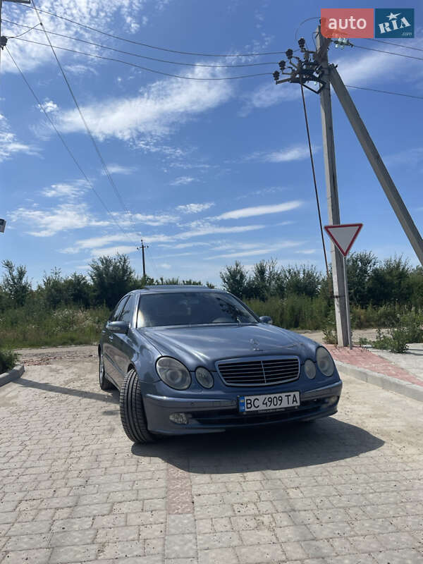 Седан Mercedes-Benz E-Class 2004 в Львове
