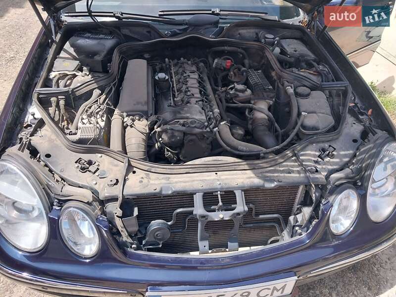 Седан Mercedes-Benz E-Class 2002 в Чернівцях