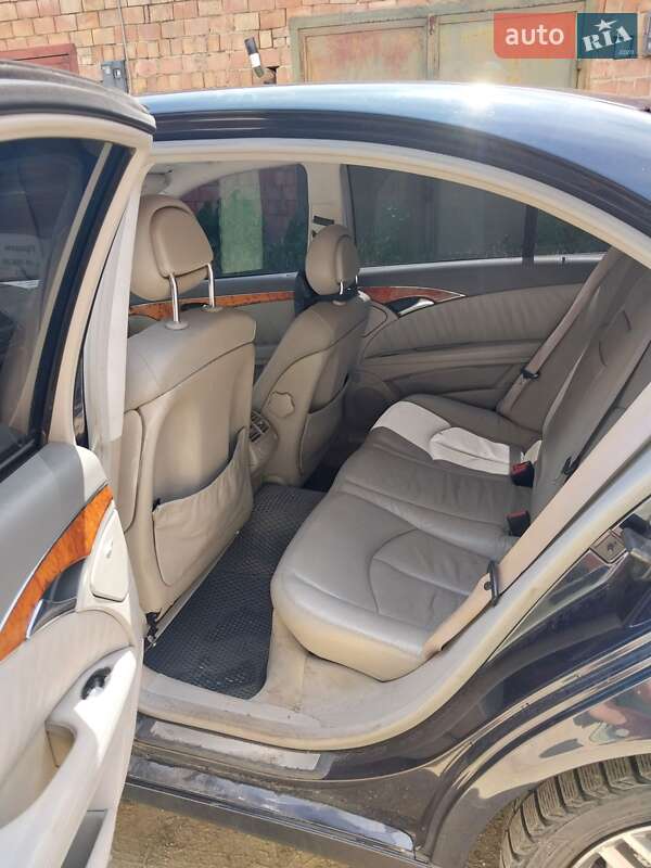 Седан Mercedes-Benz E-Class 2002 в Чернівцях