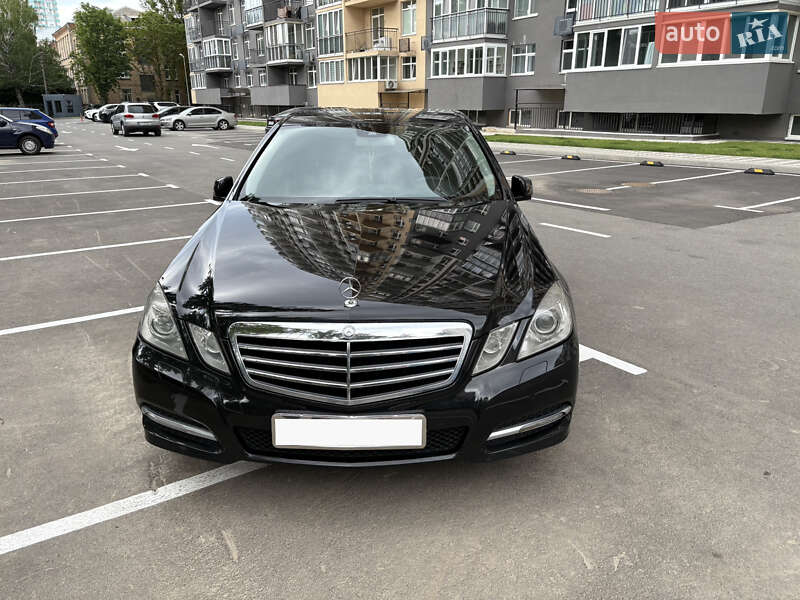 Седан Mercedes-Benz E-Class 2012 в Киеве