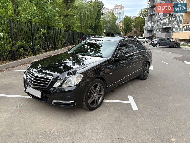Седан Mercedes-Benz E-Class 2012 в Киеве
