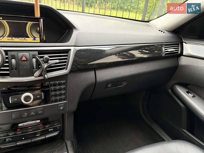 Седан Mercedes-Benz E-Class 2012 в Киеве