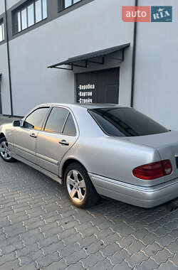 Седан Mercedes-Benz E-Class 1999 в Бориславе