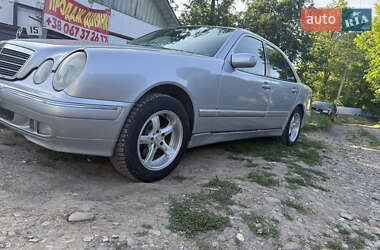 Седан Mercedes-Benz E-Class 2001 в 