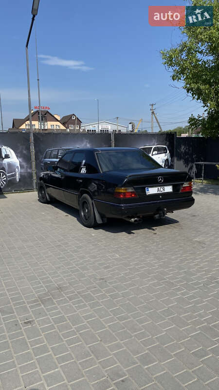Седан Mercedes-Benz E-Class 1990 в Рогатині