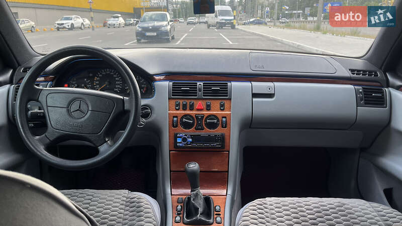 Седан Mercedes-Benz E-Class 1997 в Киеве