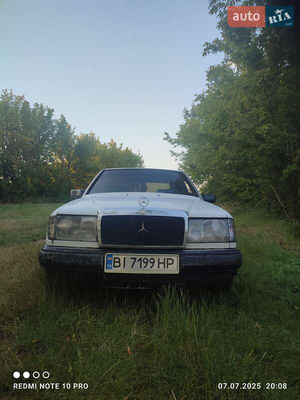 Седан Mercedes-Benz E-Class 1990 в Лубнах