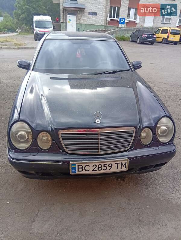 Седан Mercedes-Benz E-Class 2001 в Сколе
