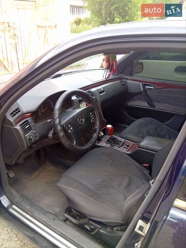 Седан Mercedes-Benz E-Class 2001 в Сколе