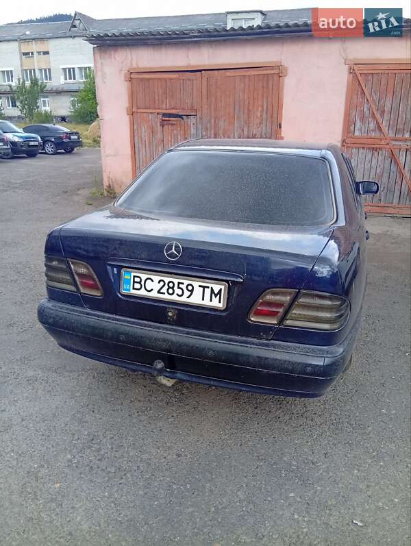 Седан Mercedes-Benz E-Class 2001 в Сколе
