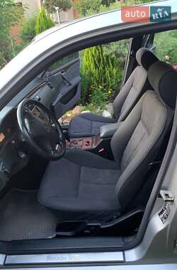 Седан Mercedes-Benz E-Class 2000 в 