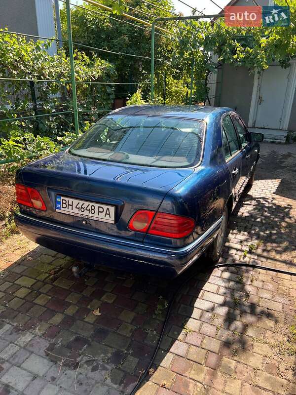 Седан Mercedes-Benz E-Class 1996 в Черноморске
