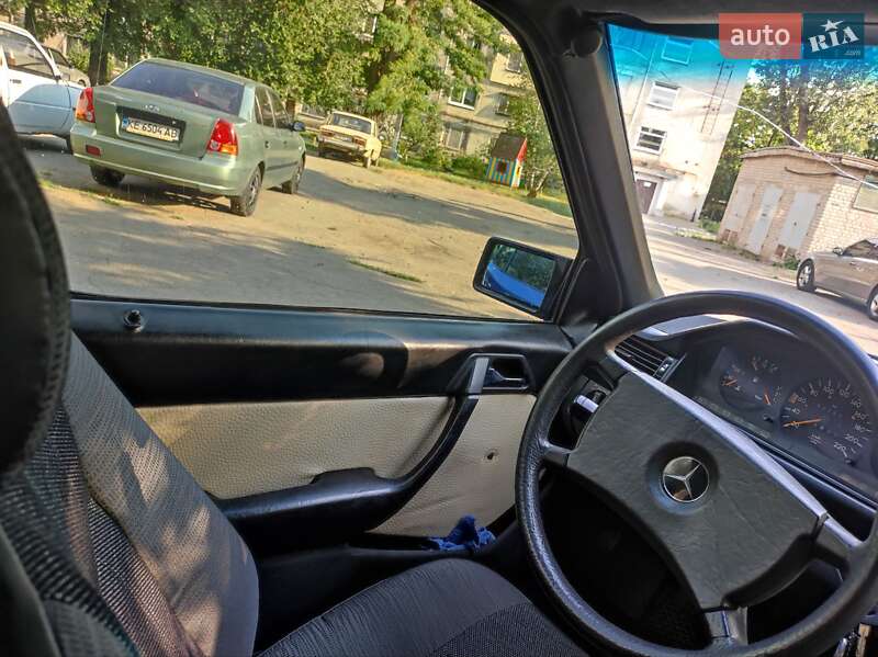 Седан Mercedes-Benz E-Class 1986 в Днепре