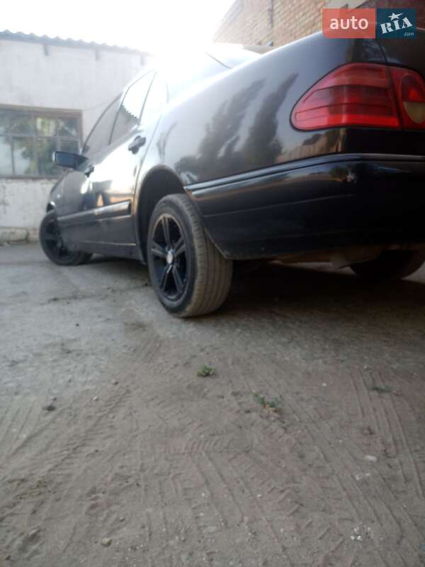 Седан Mercedes-Benz E-Class 1996 в Галициновом