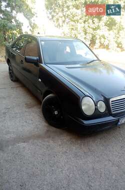 Седан Mercedes-Benz E-Class 1996 в 