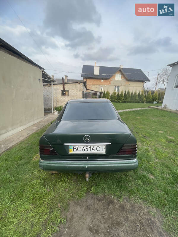 Седан Mercedes-Benz E-Class 1989 в Львове