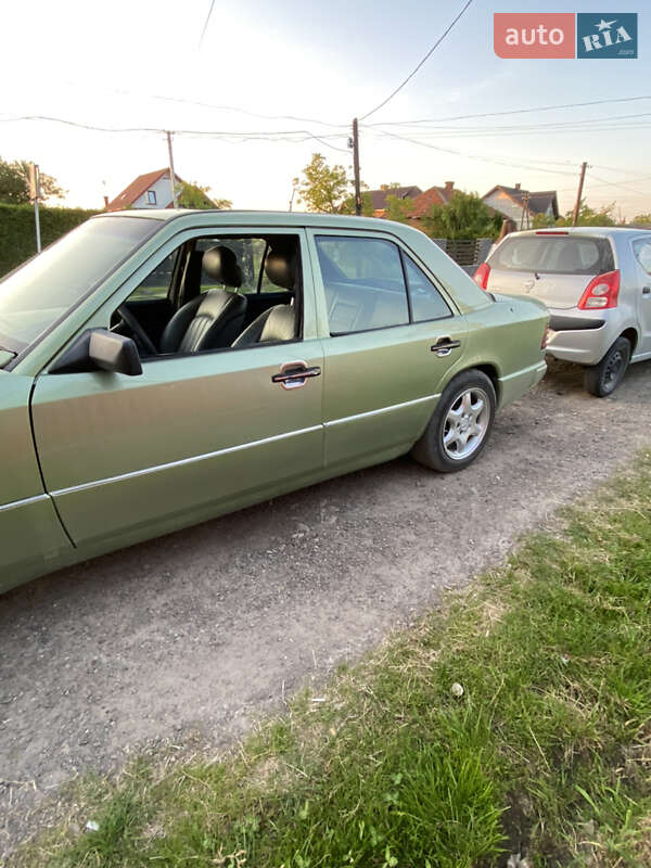 Седан Mercedes-Benz E-Class 1987 в Дрогобыче
