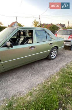 Седан Mercedes-Benz E-Class 1987 в 