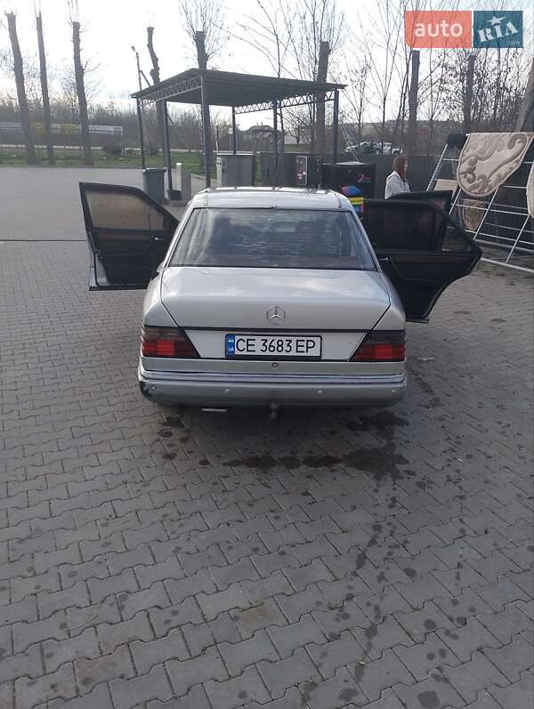 Седан Mercedes-Benz E-Class 1986 в Кицмани