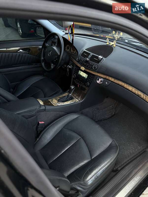 Седан Mercedes-Benz E-Class 2003 в Черновцах