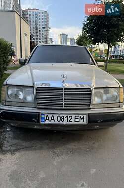 Седан Mercedes-Benz E-Class 1993 в Киеве