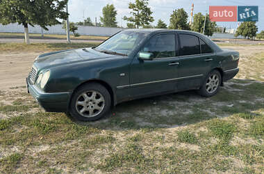 Седан Mercedes-Benz E-Class 1998 в 