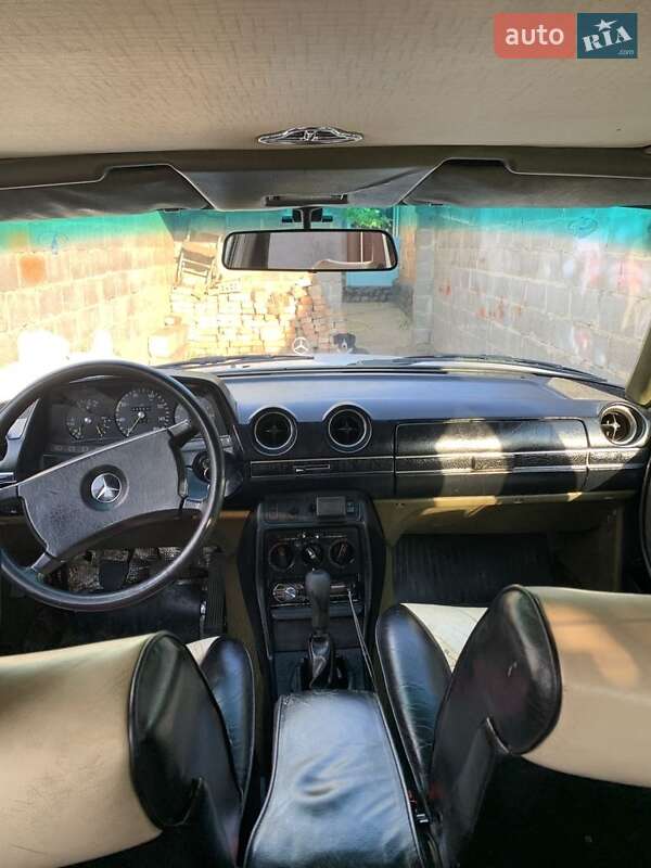 Седан Mercedes-Benz E-Class 1982 в Каневе