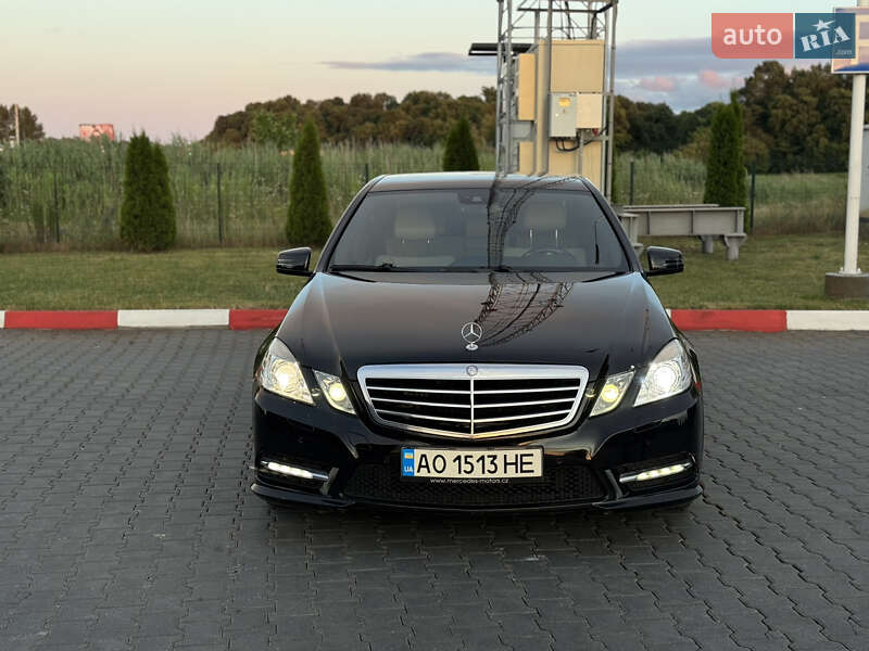 Седан Mercedes-Benz E-Class 2012 в Черновцах