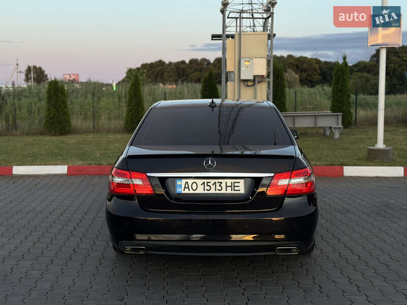 Седан Mercedes-Benz E-Class 2012 в Черновцах