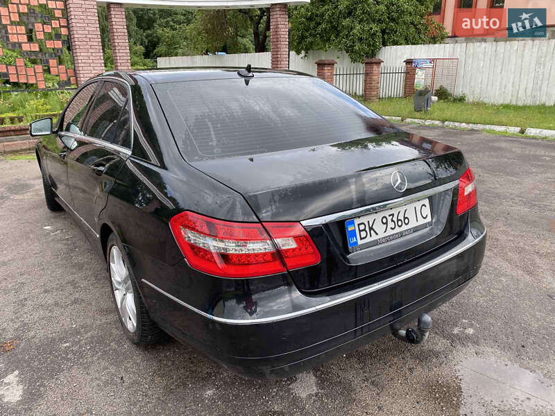 Седан Mercedes-Benz E-Class 2011 в Владимирце