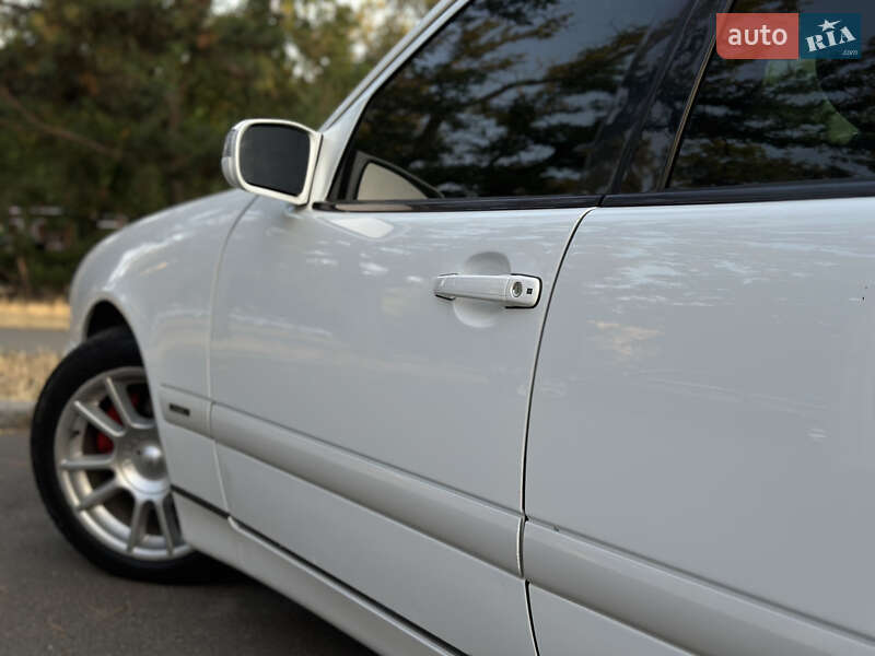 Седан Mercedes-Benz E-Class 2000 в Николаеве