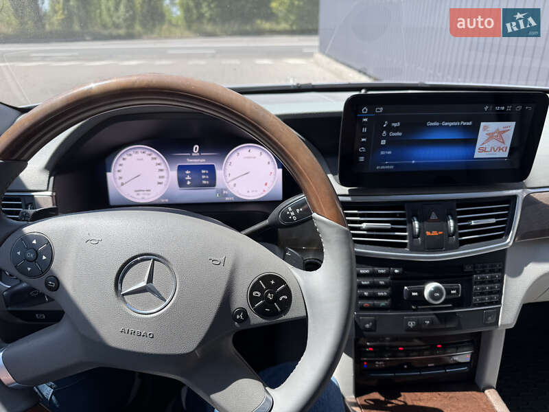 Mercedes-Benz E-Class 2011 Mercedes-Benz E-Class 2011