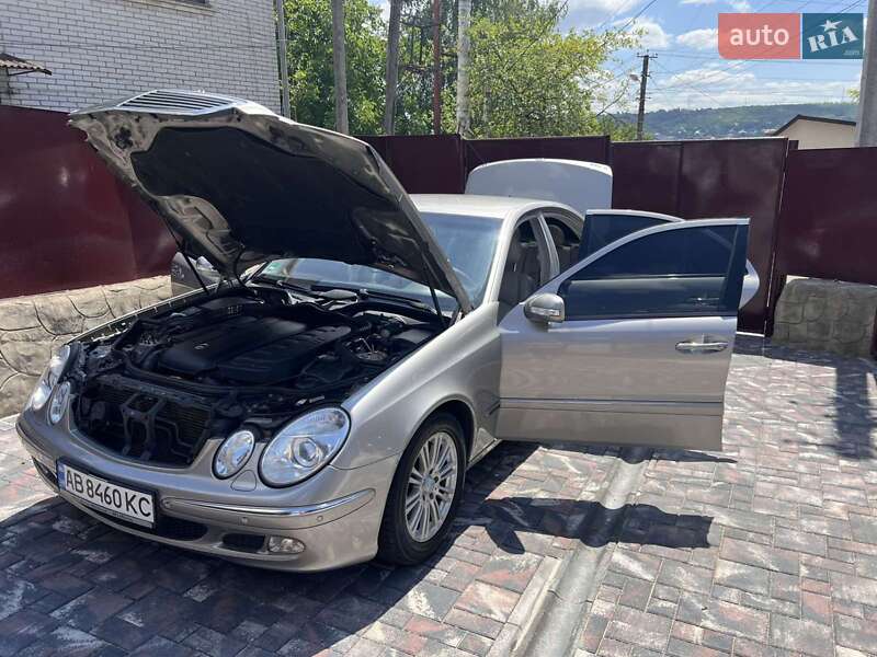 Седан Mercedes-Benz E-Class 2004 в Могилев-Подольске