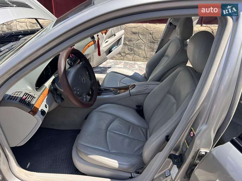 Седан Mercedes-Benz E-Class 2004 в Могилев-Подольске