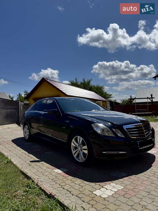 Седан Mercedes-Benz E-Class 2012 в Черновцах