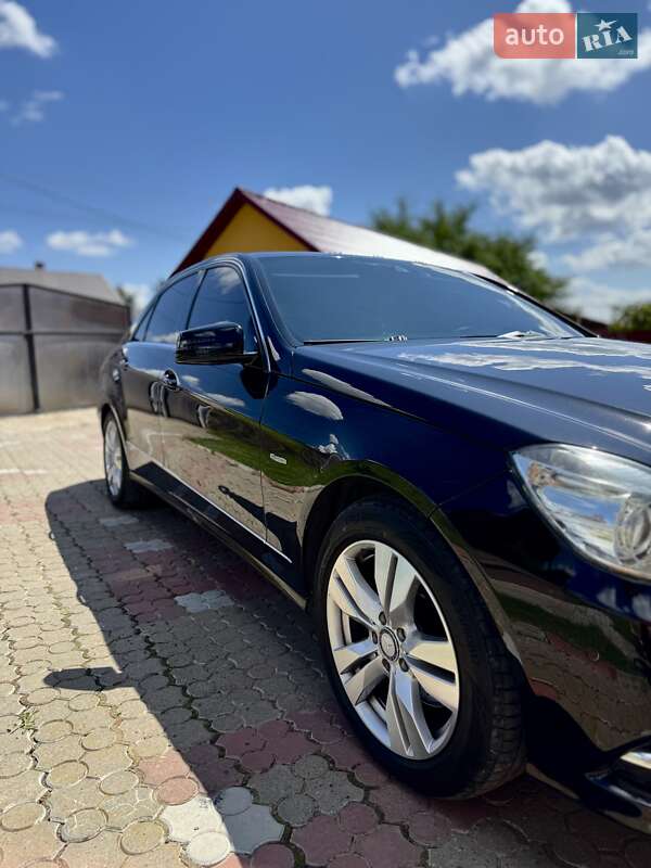 Седан Mercedes-Benz E-Class 2012 в Черновцах