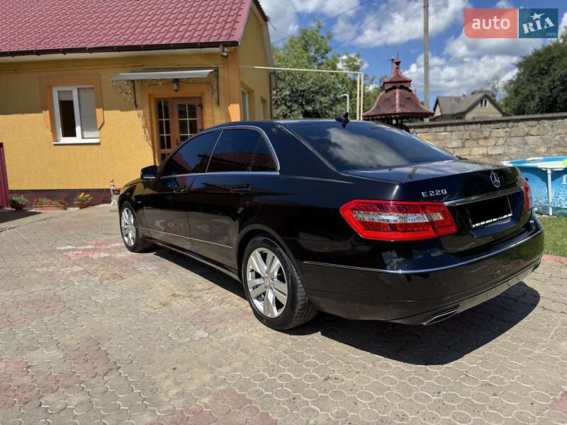 Седан Mercedes-Benz E-Class 2012 в Черновцах