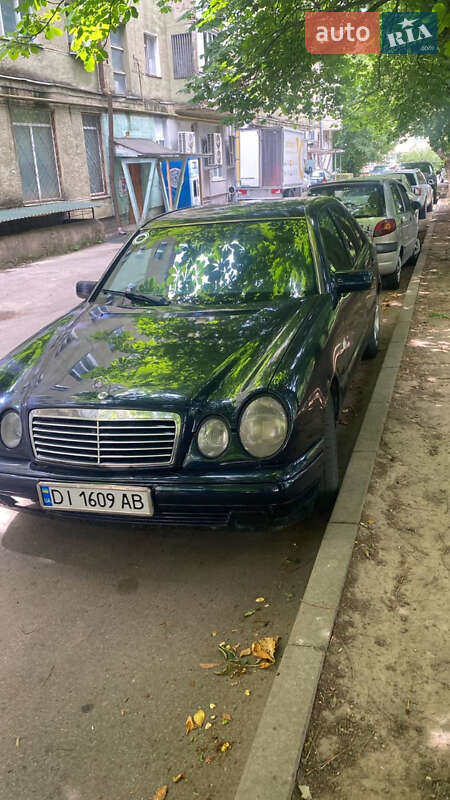Седан Mercedes-Benz E-Class 1998 в Чернівцях