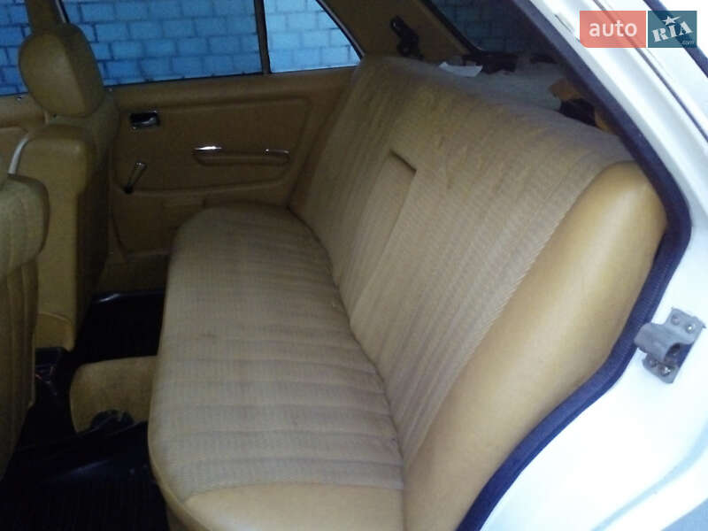 Седан Mercedes-Benz E-Class 1981 в Славуті