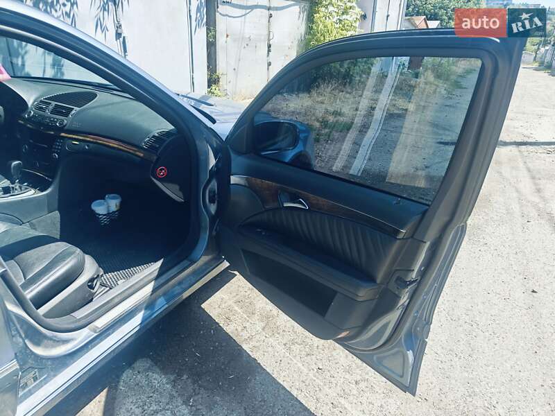 Седан Mercedes-Benz E-Class 2003 в Черновцах
