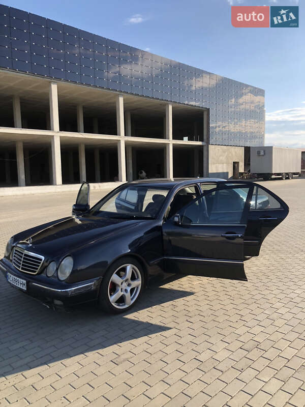 Седан Mercedes-Benz E-Class 2001 в Костополе