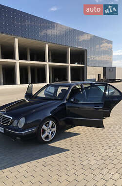 Седан Mercedes-Benz E-Class 2001 в 