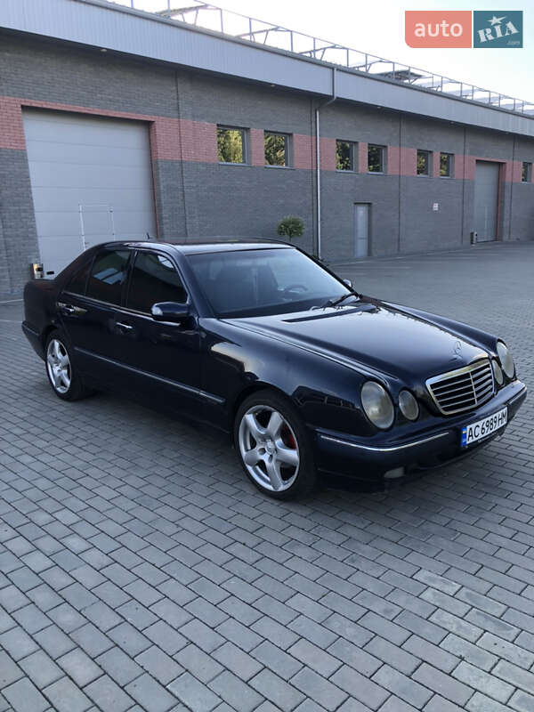 Седан Mercedes-Benz E-Class 2001 в Костополе