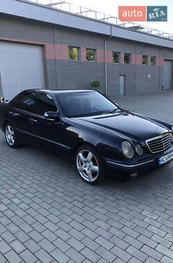 Седан Mercedes-Benz E-Class 2001 в 