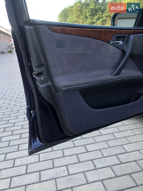 Седан Mercedes-Benz E-Class 2001 в Костополе