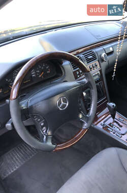 Седан Mercedes-Benz E-Class 2001 в 