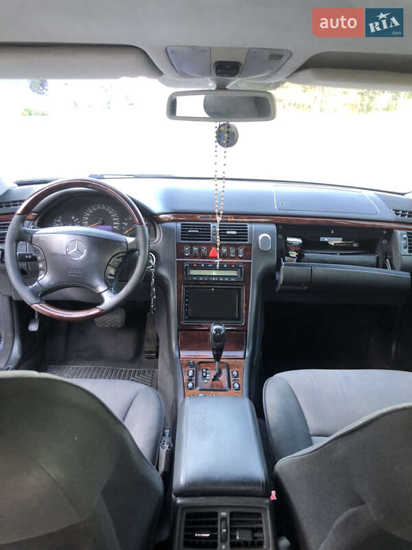 Седан Mercedes-Benz E-Class 2001 в Костополе